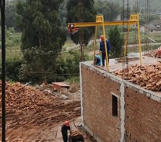 微型鋼絲繩電動葫蘆助力危房改造,圓百姓安居夢