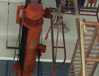 水庫隧洞出口的鋼絲繩電動葫蘆怎么做好除銹工作